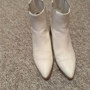 Women’s White Pointed-Toe Ankle Boots